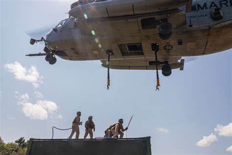 Dos helicópteros de la marina japonesa se estrellan en el Pacífico