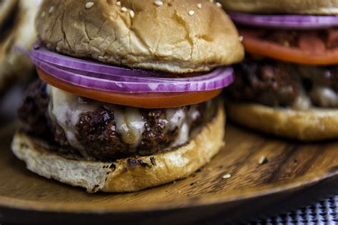 how long to grill hamburgers on a charcoal grill