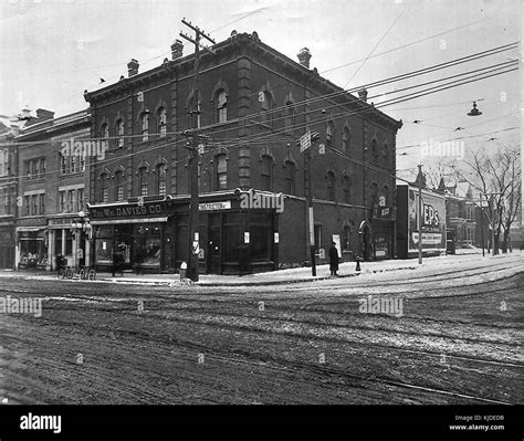 College And Yonge Hi Res Stock Photography And Images Alamy