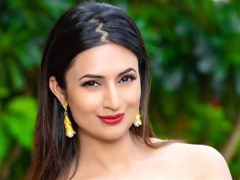 Divyanka Tripathi Gets Excited Over Lifes First Earthquake Trolled