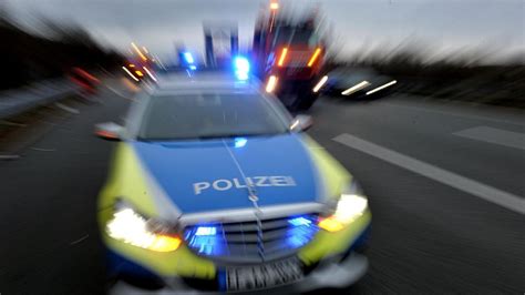 Lkw Unfall Am Hermsdorfer Kreuz Fahrer Schwer Verletzt