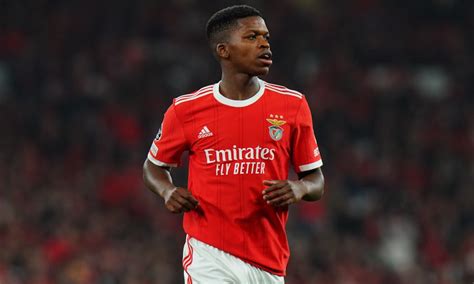 Barcelona interested in €40 million-rated Benfica midfielder to replace ...