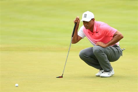 Tiger Woods Settles For A 70 Using New Putter The Boston Globe