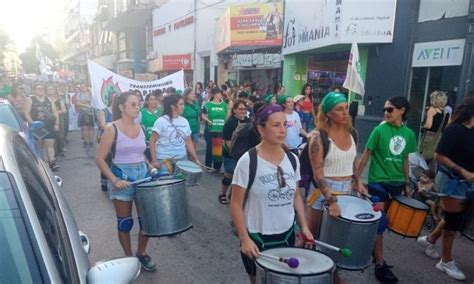 Más de 2000 personas participaron de la marcha del 8M en la ciudad