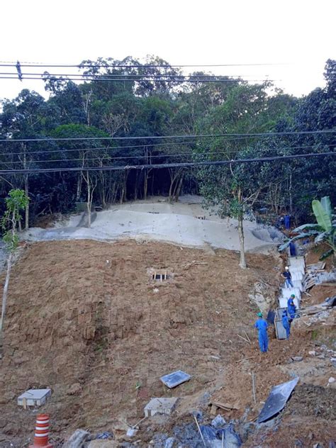 Obras De Contenção E Drenagem Em Encosta De Morro De Santos Entram Na