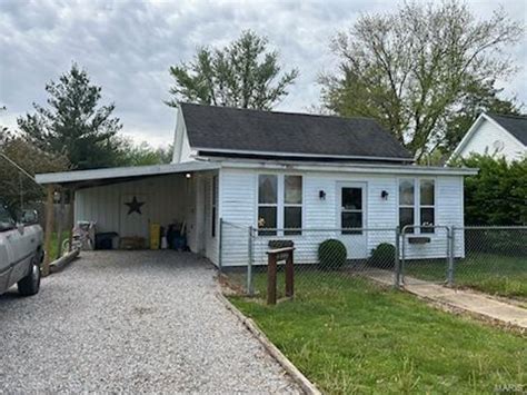 216 E Division St, Brownstown, IL, 62418 | MLS #24023795 | RocketHomes