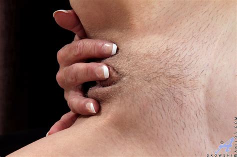 Playful Mature Piano Teacher Skowshi Strips And Fingers Her Hungry Pussy CoedCherry