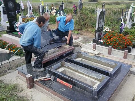 Достоинства памятников из гранита
