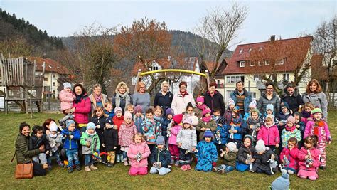 Bad Wildbad Vorösterliche Überraschung Kindergartenkinder gehen in