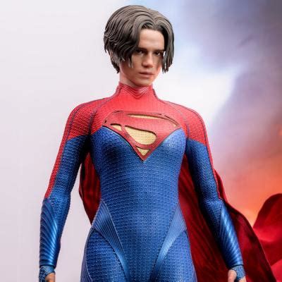 Supergirl Sixth Scale Figure By Hot Toys Sideshow Collectibles