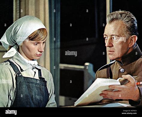 Doctor Zhivago Omar Sharif Alec Guinness 1965 Stock Photo Alamy