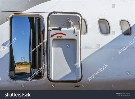 870 Airplane Exit Gate Images Stock Photos 3d Objects And Vectors