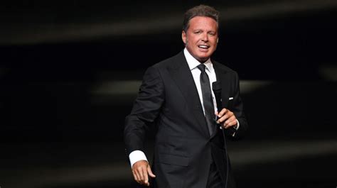 Luis Miguel Reaparece En Miami Luce Muy Joven Y Delgado