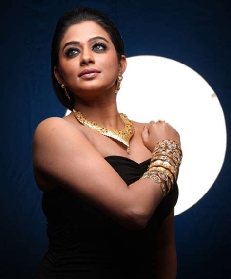 A Complete Photo Gallery Indian Actress No Watermark Priyamani Latest