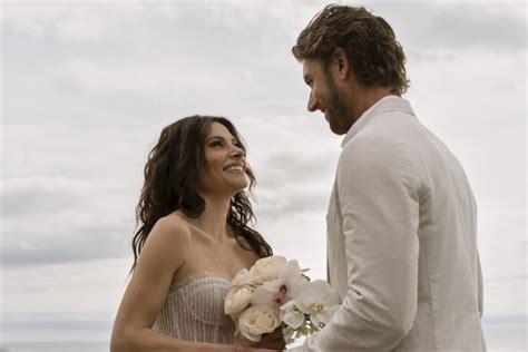 Sex Life Sarah Shahi Slams Gimmicky Season 2 Says She Struggled With The Material