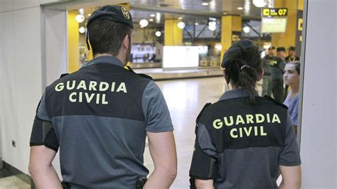 La Guardia Civil Salva La Vida A Un Hombre Que Sufre Un Infarto En El Prat