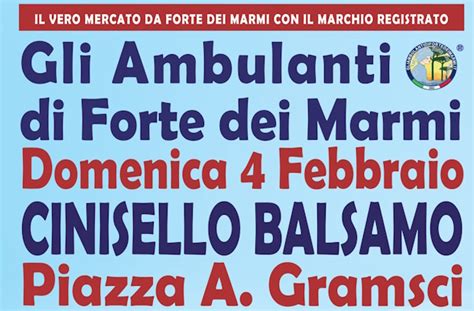 Gli Ambulanti Di Forte Dei Marmi Bancarelle Del Mercato Di Qualit