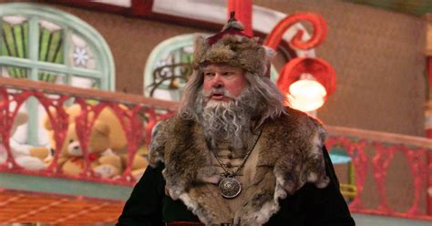 The Santa Clauses Star Eric Stonestreet Opens Up About Bringing The Mad