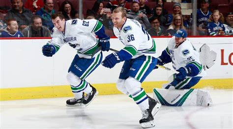 Markstrom injured, Canucks recall 2 more players from Utica | Offside