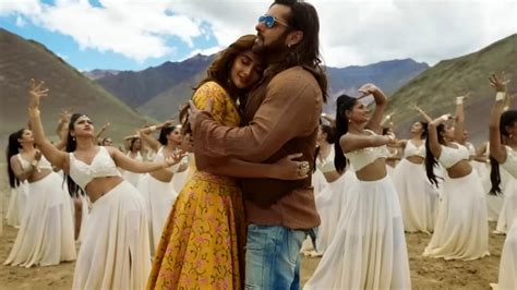 Kisi Ka Bhai Kisi Ki Jaan Naiyo Lagda Song Lyrics Starring Salman