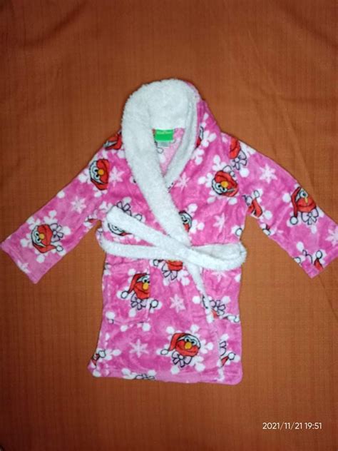 Sesame street bath robe, Babies & Kids, Babies & Kids Fashion on Carousell