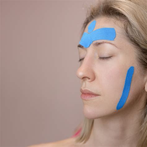 Kinesio Face Taping Lassen Sich Falten Wegkleben STYLEBOOK