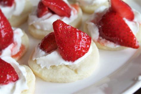 Strawberry And Cream Shortbread