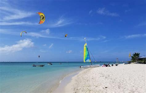 Kitesurfing in Hadicurari Beach (Fisherman's huts), Palm Beach, Aruba ...