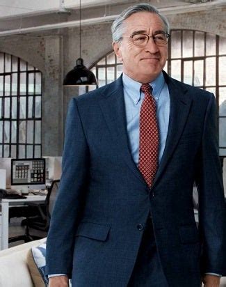 'The Intern' Review: Anne Hathaway, Robert De Niro Boost This Bland ...