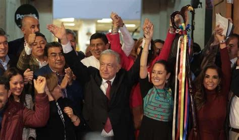 Cede Amlo Bast N De Mando De Claudia Sheinbaum