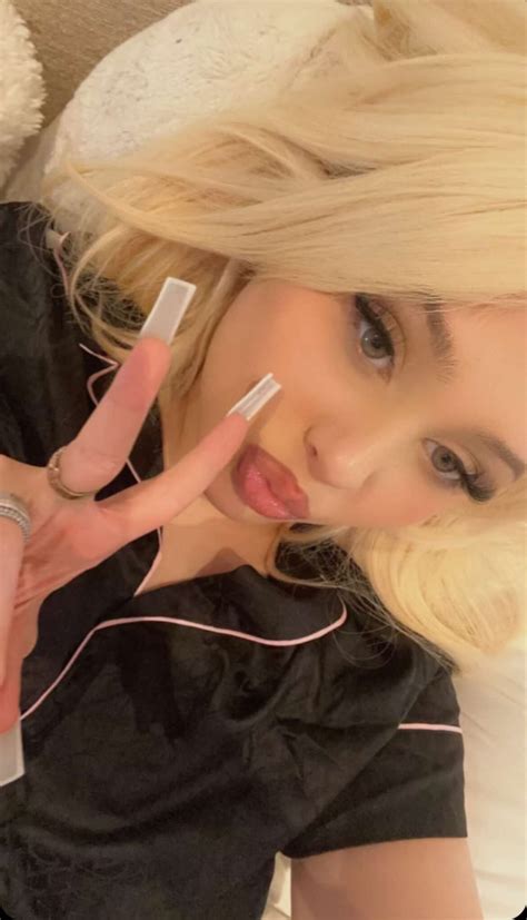TikTok Celeb Alabama Barker Nude Photo 40