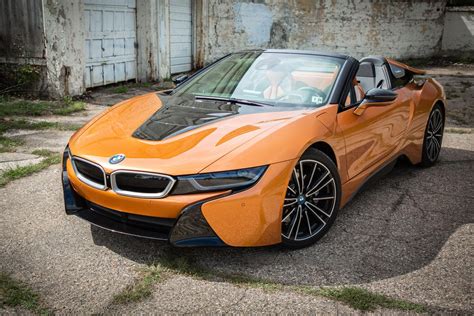 The 2019 BMW i8 Roadster puts plug-in hybrid tech in a racy body - CNET