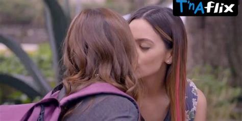 Fernanda Rivas Lesbian Scene In Como Dice El Dicho Tnaflix