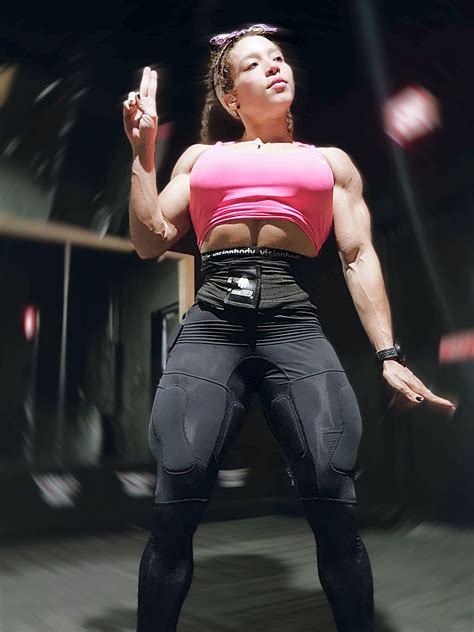 Carolyne Marquez (carolynefit_)