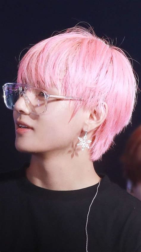 Aesthetic V Bts Pink Hair In 2020 Bts Hair Colors Taehyung Pink Hair