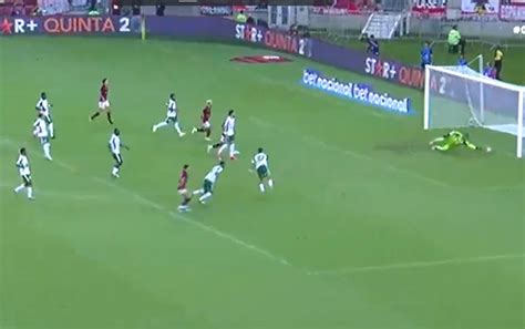 Luiz Ara Jo Marca Um Belo Gol E Elogiado Pela Torcida Do Flamengo