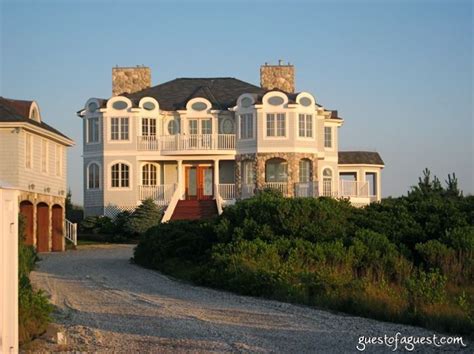 Hamptons Real Estate Prices Soar | Hamptons house, House in the ...