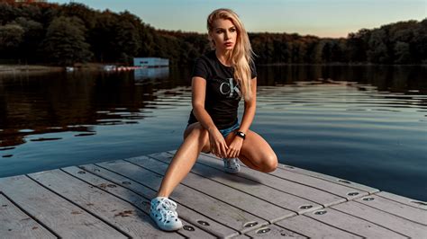 Wallpaper Blonde Pier Sneakers T Shirt Squatting Calvin Klein