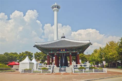 Busan Tower, Icon Busan Yang Menawarkan Pemandangan Menakjubkan di ...