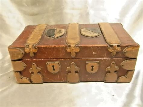 ANCIEN COFFRET VOYAGE Bois Gaine Cuir Blason Armoirie Fleurs De Lys