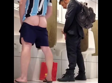 Seguran A Fudeu O Novinho Dotado No Banheir O Do Shopping Em Florian Polis Xvideos