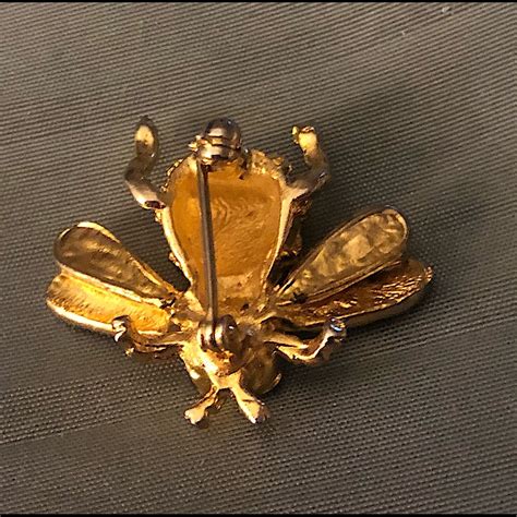 Vintage Gold Tone Bumblebee Bee Lapel Pin Brooch Gem