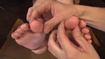Asian Teen Shows Off Her Sexy Tootsies Porn