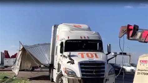 Accidente Hoy Tráiler Vuelca Y Provoca Caos En La Autopista México