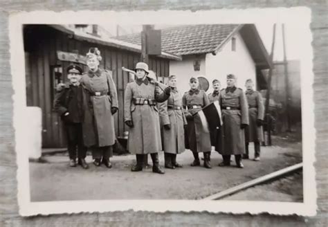 Soldaten Kameraden Bahnhof Gewehr Front Wehrmacht Wk X Orig Foto