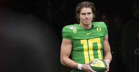 Watch: Oregon QB Justin Herbert talks after final home game