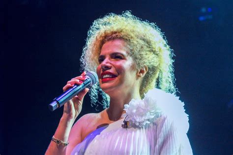 Cantora Vanessa da Mata faz show de graça em Araraquara veja como