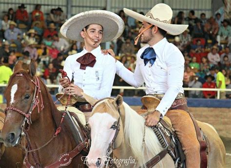 Charros Con El Deber Cumplido Charro Ropa Mexicana Vestidos Tipicos