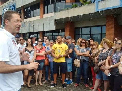 G1 Servidores públicos fazem paralisação e protestam em Joinville