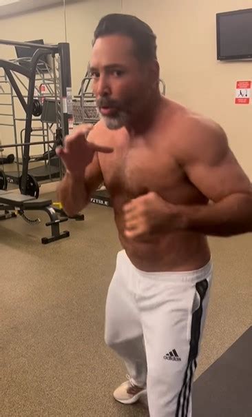 Oscar De La Hoya Stuns Fans With Naked Picture As Girlfriend And